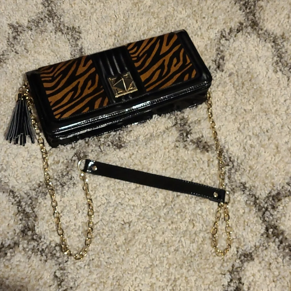 NWOT Tiger Print White House Black Market Crossbody Clutch - Picture 11 of 12